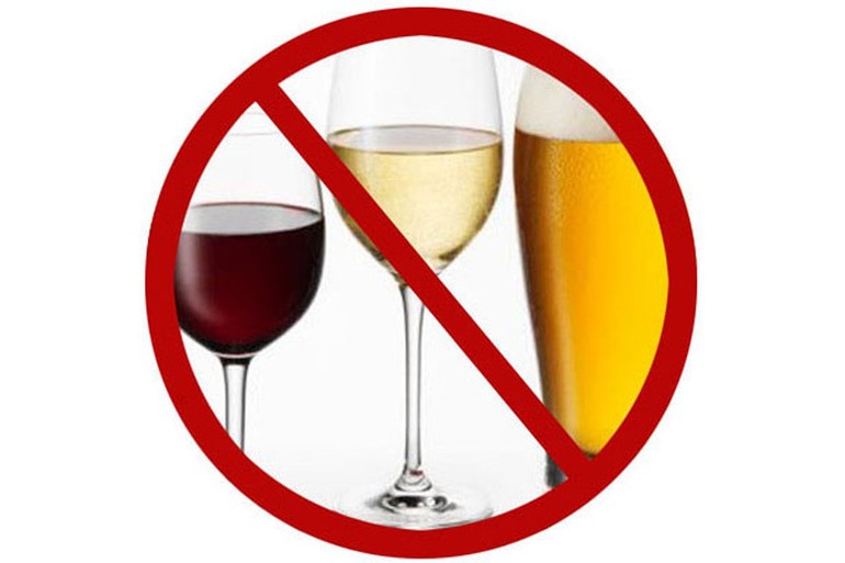 Не принимать алкоголь и спиртосодержащие напитки.